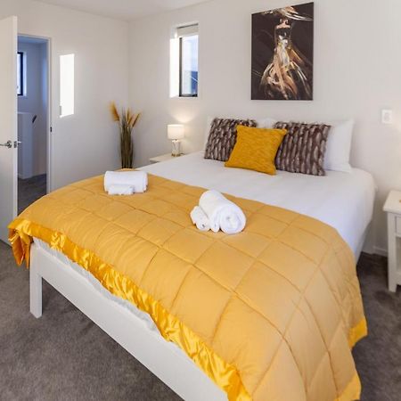 Trendy 3 Bedroom 2 Bath Residence, Central City クライストチャーチ エクステリア 写真