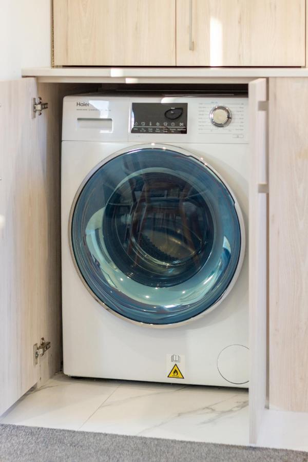 Trendy 3 Bedroom 2 Bath Residence, Central City クライストチャーチ エクステリア 写真