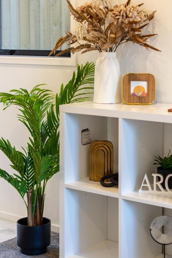 Trendy 3 Bedroom 2 Bath Residence, Central City クライストチャーチ エクステリア 写真