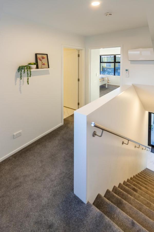 Trendy 3 Bedroom 2 Bath Residence, Central City クライストチャーチ エクステリア 写真