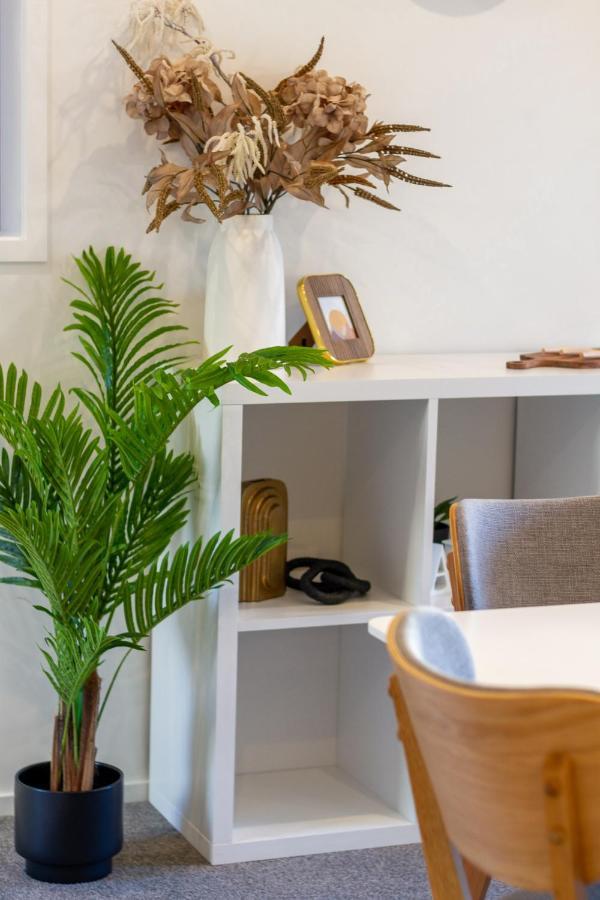 Trendy 3 Bedroom 2 Bath Residence, Central City クライストチャーチ エクステリア 写真