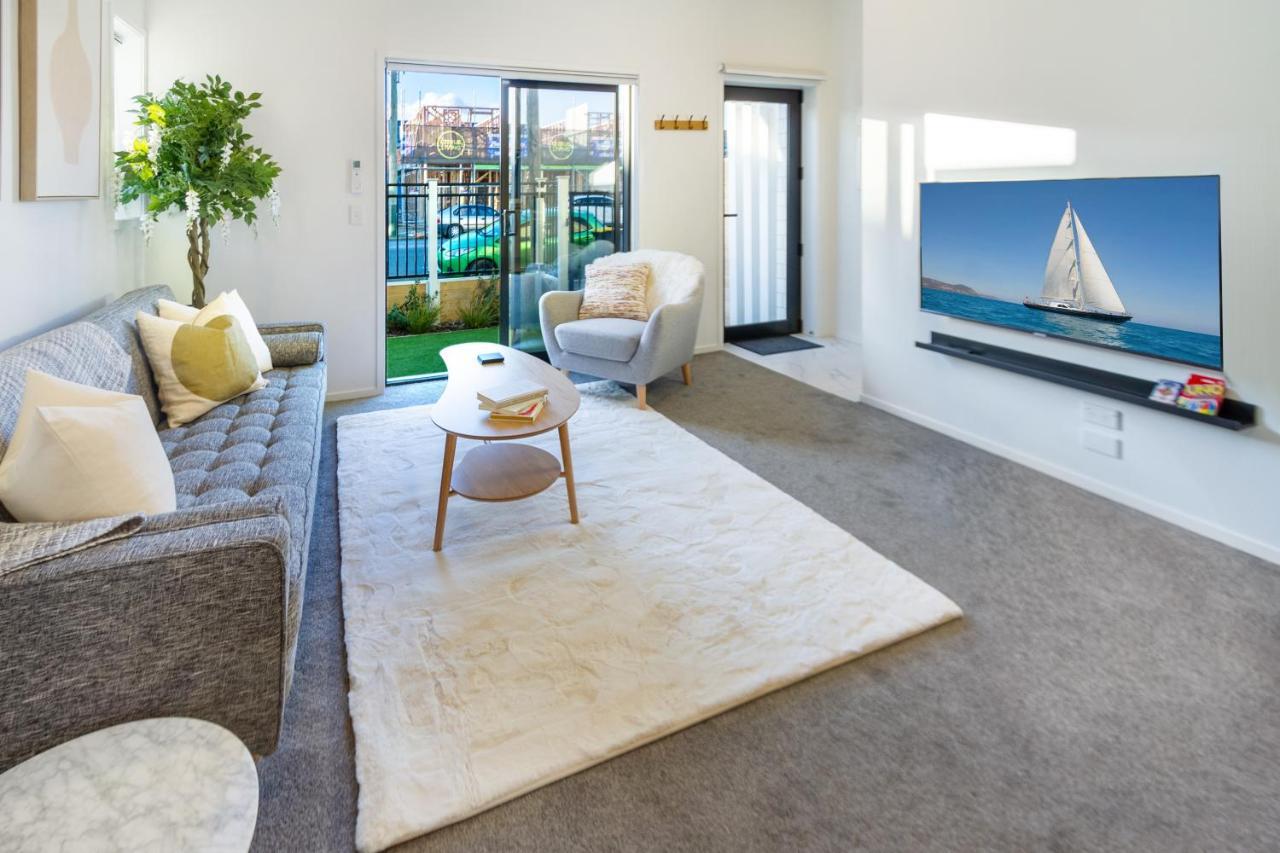 Trendy 3 Bedroom 2 Bath Residence, Central City クライストチャーチ エクステリア 写真